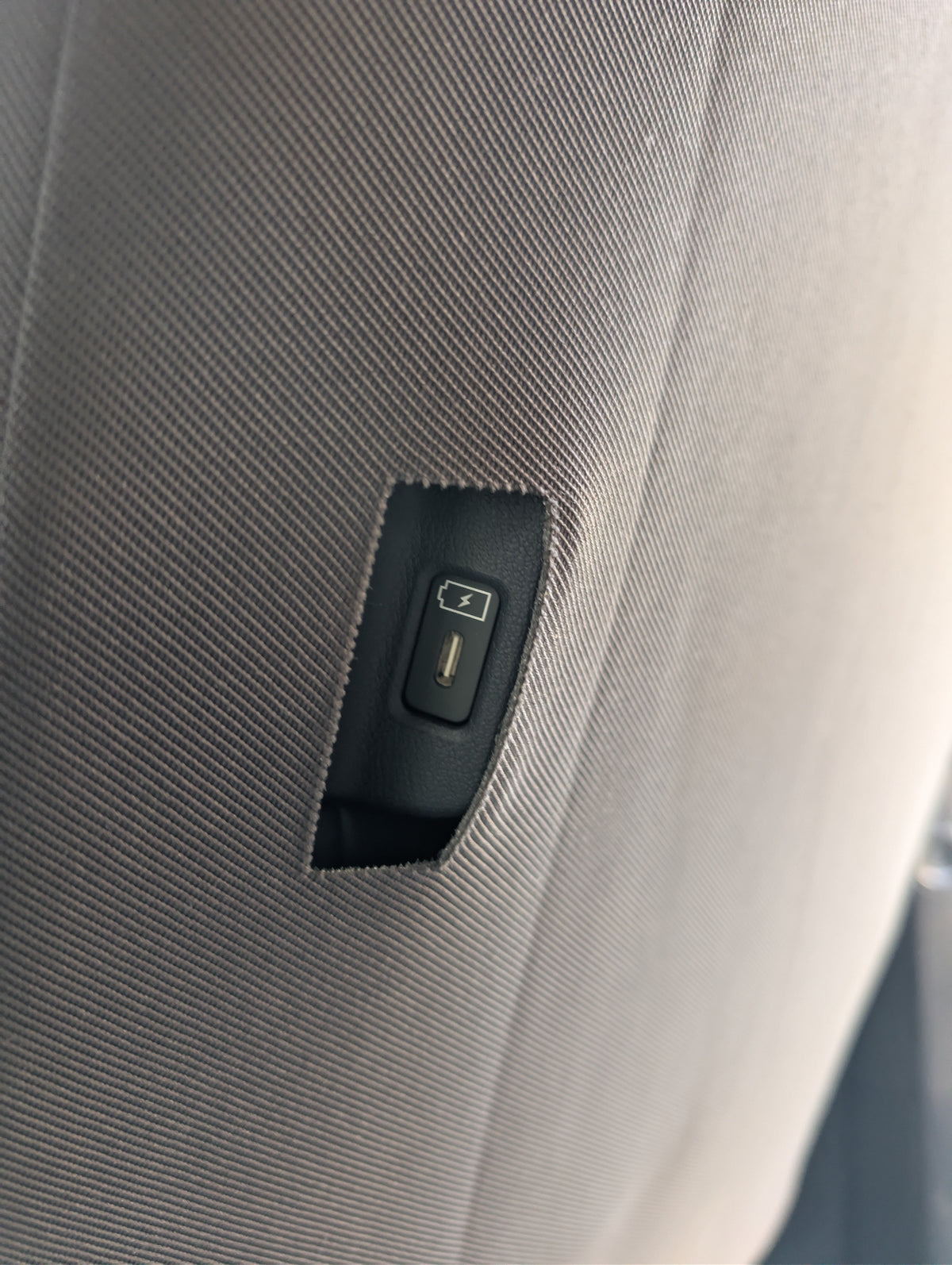 Maßgeschneiderte Sitzbezüge für Kia PV5 Passenger – Komplettset 5 Sitze | Über 30 italienische Stoffe